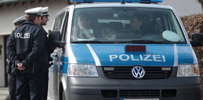 Mladići pokušali da zapale beskućnika Mladići pokušali da zapale beskućnika