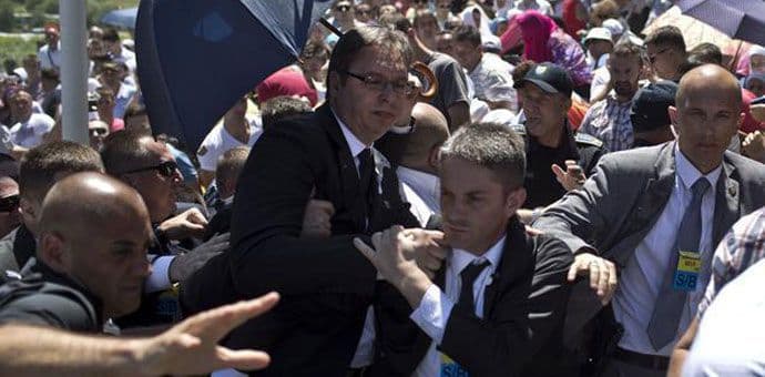 Učesnik filmske pljačke čuvao Vučića u Srebrenici Učesnik filmske pljačke čuvao Vučića u Srebrenici