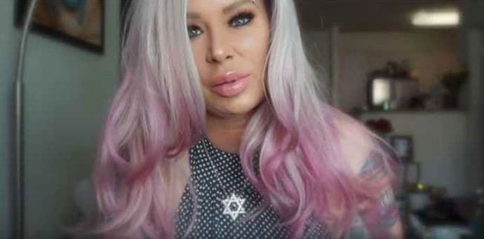 Video dnevnik slavne porno glumice otkriva intimne detalje njenog života Video dnevnik slavne porno glumice otkriva intimne detalje njenog života