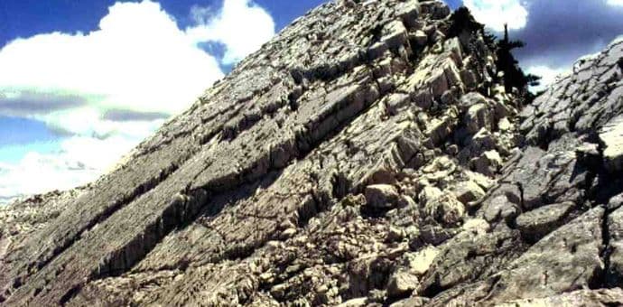 Planinarka pala u provaliju, čeka se pomoć Planinarka pala u provaliju, čeka se pomoć