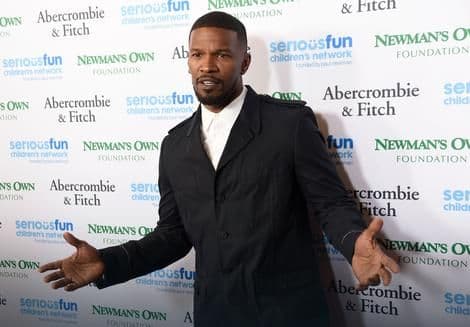 HEROJ: Holivudski glumac spasao mladića iz vozila u plamenu HEROJ: Holivudski glumac spasao mladića iz vozila u plamenu