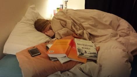 Okačio je fotku svoje uspavane djevojke i srušio internet Okačio je fotku svoje uspavane djevojke i srušio internet