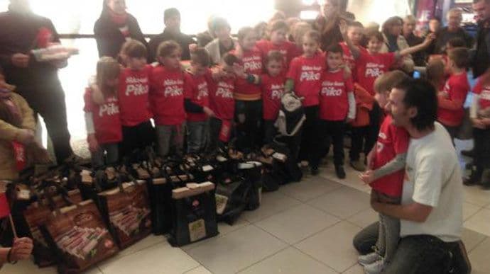 “Pik Vrbovec” i “Škorpion” donirali 30 paketa suhomesnatih proizvoda “Pik Vrbovec” i “Škorpion” donirali 30 paketa suhomesnatih proizvoda