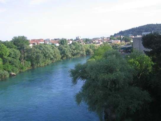 Autom sletio u Moraču Autom sletio u Moraču