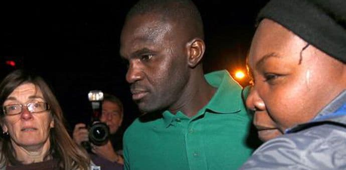 Poslije polemike ukinute azilantske narukvice bez kojih nema ručka Poslije polemike ukinute azilantske narukvice bez kojih nema ručka