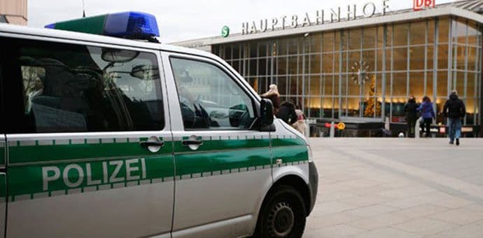 Preko 400 policajaca hapsilo 14 pripadnika romskog klana Preko 400 policajaca hapsilo 14 pripadnika romskog klana