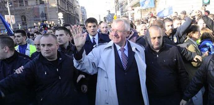 Šešelj traži kredit od 160.000 eura za kampanju Šešelj traži kredit od 160.000 eura za kampanju