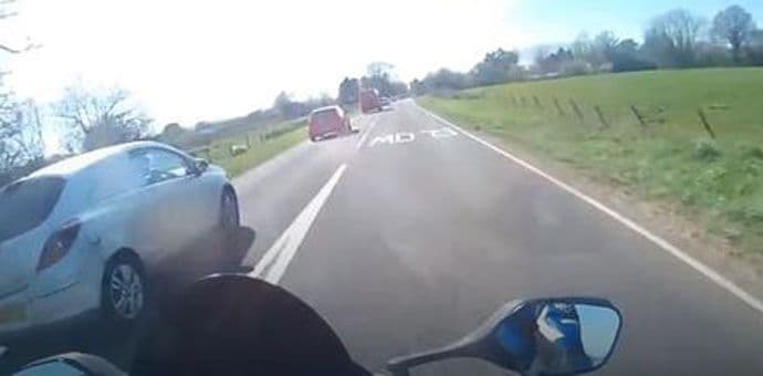 Motociklista snimao sopstvene saobraćajne prekršaje, pa završio u zatvoru Motociklista snimao sopstvene saobraćajne prekršaje, pa završio u zatvoru