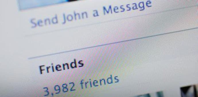 Vaši Fejsbuk prijatelji su lažni i boli ih uvo za vas Vaši Fejsbuk prijatelji su lažni i boli ih uvo za vas