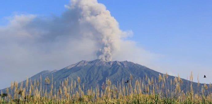 Vulkan Popokatepetl izbacuje pepeo Vulkan Popokatepetl izbacuje pepeo
