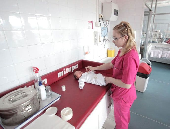 Porođaju prisustvovalo 13 očeva Porođaju prisustvovalo 13 očeva