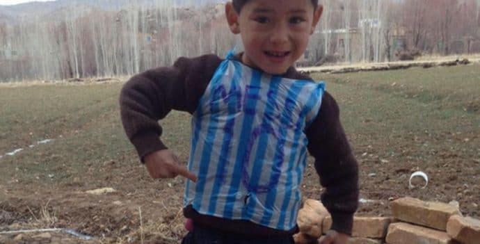 Mesi pronašao dječaka u 'plastičnom dresu' Mesi pronašao dječaka u 'plastičnom dresu'