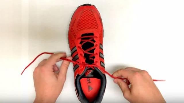 Novi trik: Da li i vi cijelog života pogrešno vezujete pertle? Novi trik: Da li i vi cijelog života pogrešno vezujete pertle?