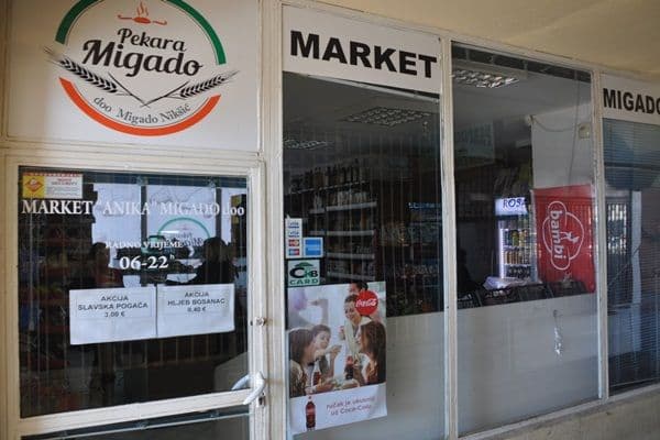 Maskirani razbojnici opljačkali market "Anika" Maskirani razbojnici opljačkali market "Anika"