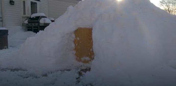Napravio iglo ispred kuće, pa počeo da ga iznajmljuje Napravio iglo ispred kuće, pa počeo da ga iznajmljuje