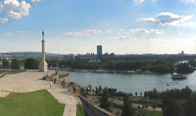 Drama u centru Beograda: Muškarac skočio sa mosta Drama u centru Beograda: Muškarac skočio sa mosta
