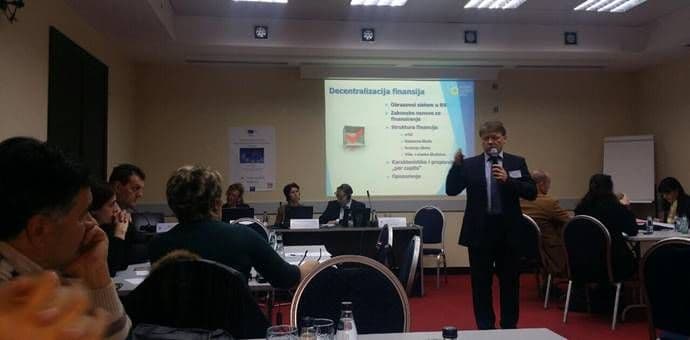 Održana radionica “Decentralizacija finansiranja u osnovnom i srednjem obrazovanju” Održana radionica “Decentralizacija finansiranja u osnovnom i srednjem obrazovanju”