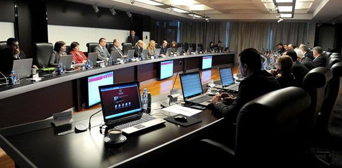 Poseban zakon o Vladi, pomoćnicima pravo veta Poseban zakon o Vladi, pomoćnicima pravo veta