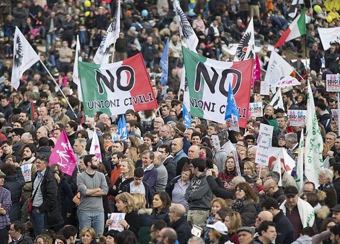 Protest Italijana zbog zakona o gej brakovima Protest Italijana zbog zakona o gej brakovima