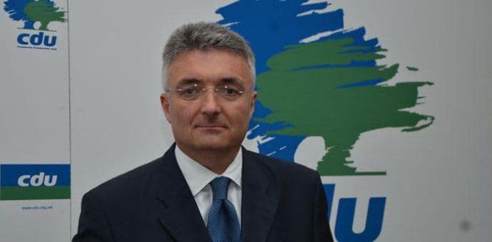 Miodrag VLAHOVIĆ: Nova manjina Miodrag VLAHOVIĆ: Nova manjina