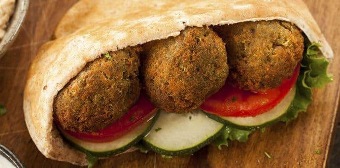 Falafel: Izraelski kralj ulične hrane kojem se klanjaju i mesojedi Falafel: Izraelski kralj ulične hrane kojem se klanjaju i mesojedi