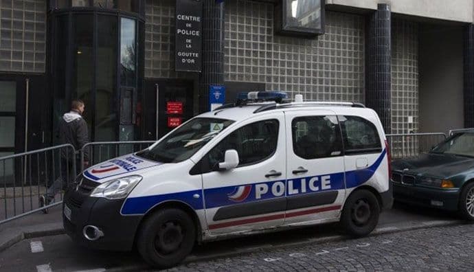 Pariz: Zbog prijetnji evakuisane tri gimnazije Pariz: Zbog prijetnji evakuisane tri gimnazije