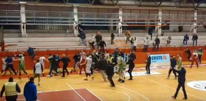 Izrečene kazne vinovnicima incidenta na utakmici Lovćen Basket - Ibar Izrečene kazne vinovnicima incidenta na utakmici Lovćen Basket - Ibar
