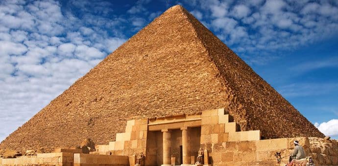 Egipat: Uhapšeni zbog prodaje kamenja sa piramida Egipat: Uhapšeni zbog prodaje kamenja sa piramida