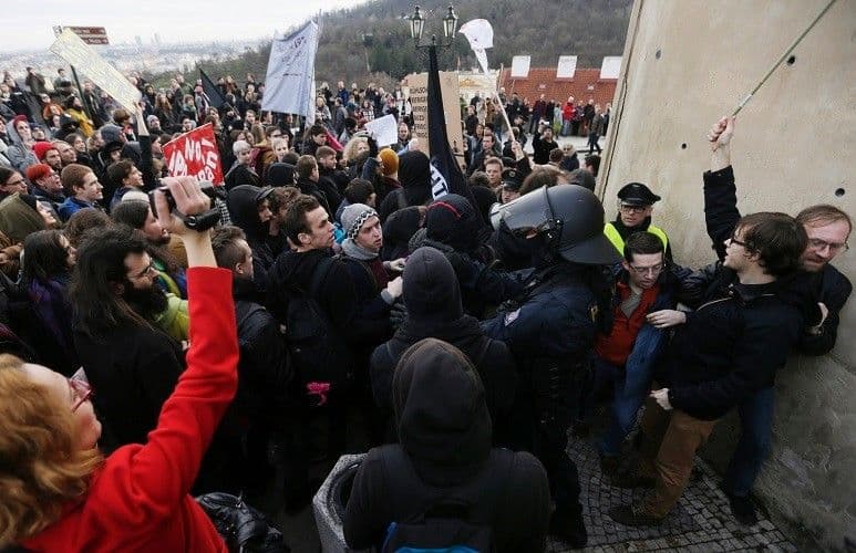 Prag: Zapaljen centar za pomoć izbjeglicama Prag: Zapaljen centar za pomoć izbjeglicama