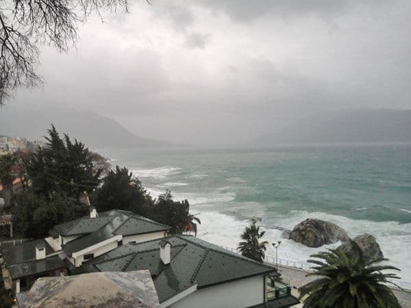 Nevrijeme zahvatilo Boku: Talasi do šest metara visine Nevrijeme zahvatilo Boku: Talasi do šest metara visine