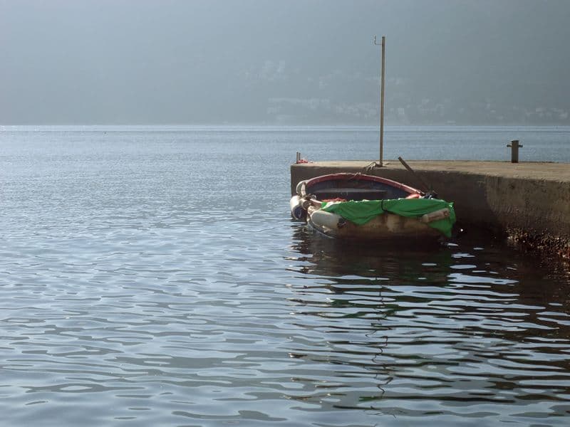 Herceg Novi: Jugo prevrnuo barku Herceg Novi: Jugo prevrnuo barku