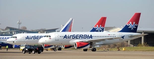 Avion "Er Srbije" se zbog lošeg vremena vratio sa leta za Tivat Avion "Er Srbije" se zbog lošeg vremena vratio sa leta za Tivat