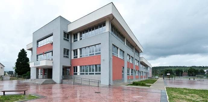 Zatvoren za saobraćaj prilaz OŠ "21. maj" na Draču Zatvoren za saobraćaj prilaz OŠ "21. maj" na Draču