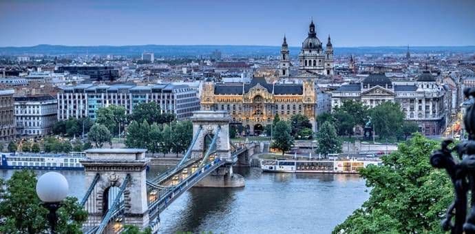 Ambasada u Budimpešti izdala putne listove za povratak 6 osoba u Crnu Goru Ambasada u Budimpešti izdala putne listove za povratak 6 osoba u Crnu Goru