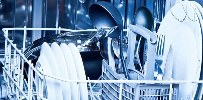 Najčešća greška koju pravite kod mašinskog pranja posuđa Najčešća greška koju pravite kod mašinskog pranja posuđa