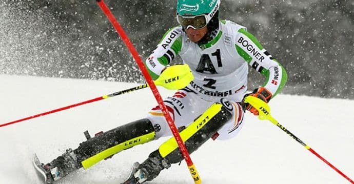 Nojrojteru slalom u Japanu Nojrojteru slalom u Japanu