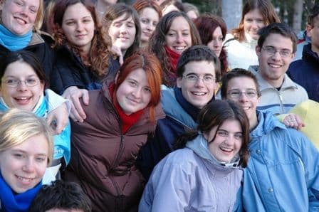 Stranke ne mogu osnivati omladinske organizacije Stranke ne mogu osnivati omladinske organizacije