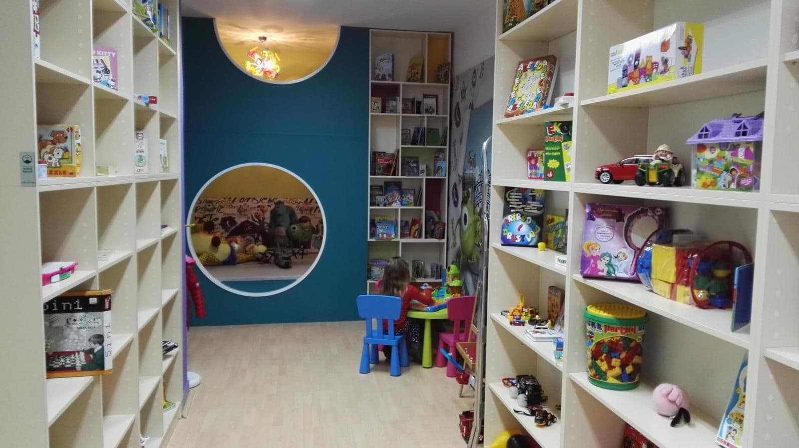 Prikupljeno više od 100 igračaka i knjiga za Igračkoteku Prikupljeno više od 100 igračaka i knjiga za Igračkoteku