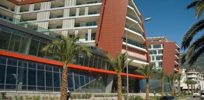 Izdavanje dozvola nije diskreciono pravo Gvozdenovića, već obaveza ministarstva Izdavanje dozvola nije diskreciono pravo Gvozdenovića, već obaveza ministarstva