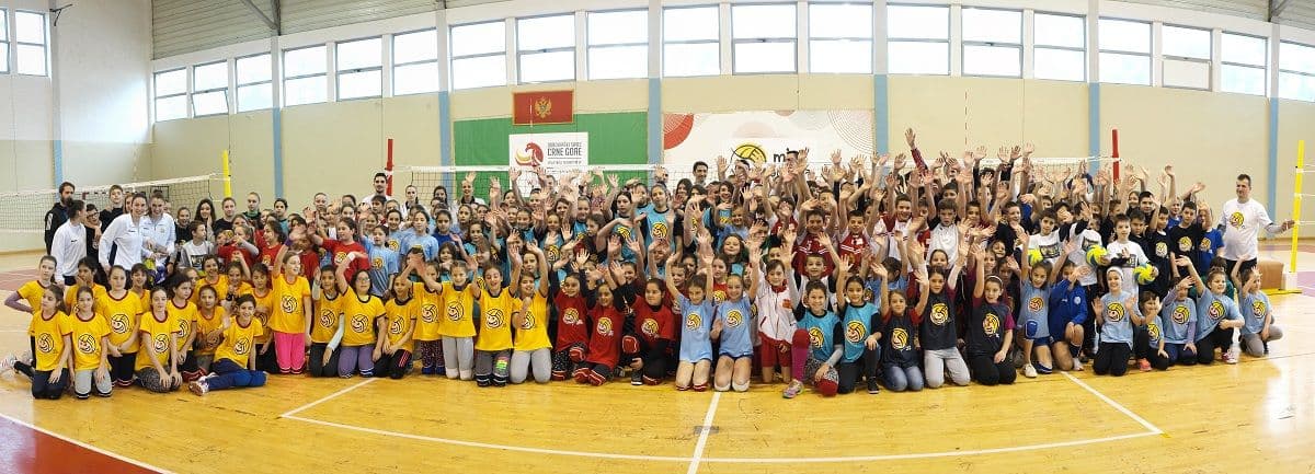 U sjajnom ambijentu počela "Mini odbojka": Odigrane 22 utakmice! U sjajnom ambijentu počela "Mini odbojka": Odigrane 22 utakmice!