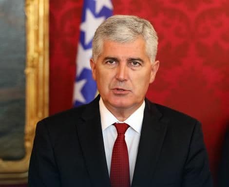 BiH predala kandidaturu za članstvo u EU BiH predala kandidaturu za članstvo u EU