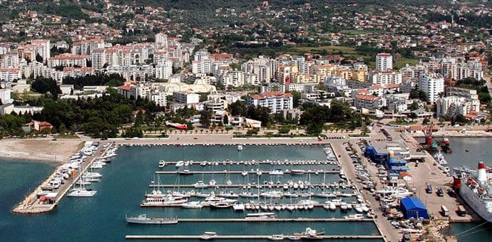 BAR: Maskiran upao u Kidsland i od prodavačice oteo pazar BAR: Maskiran upao u Kidsland i od prodavačice oteo pazar