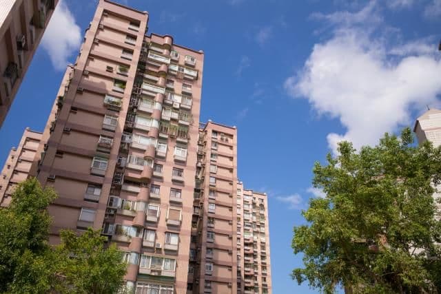 Sredili zgradu- kvadrat skuplji 300 eura Sredili zgradu- kvadrat skuplji 300 eura