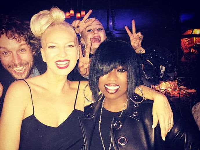 Napokon: Sia bez perike! Napokon: Sia bez perike!