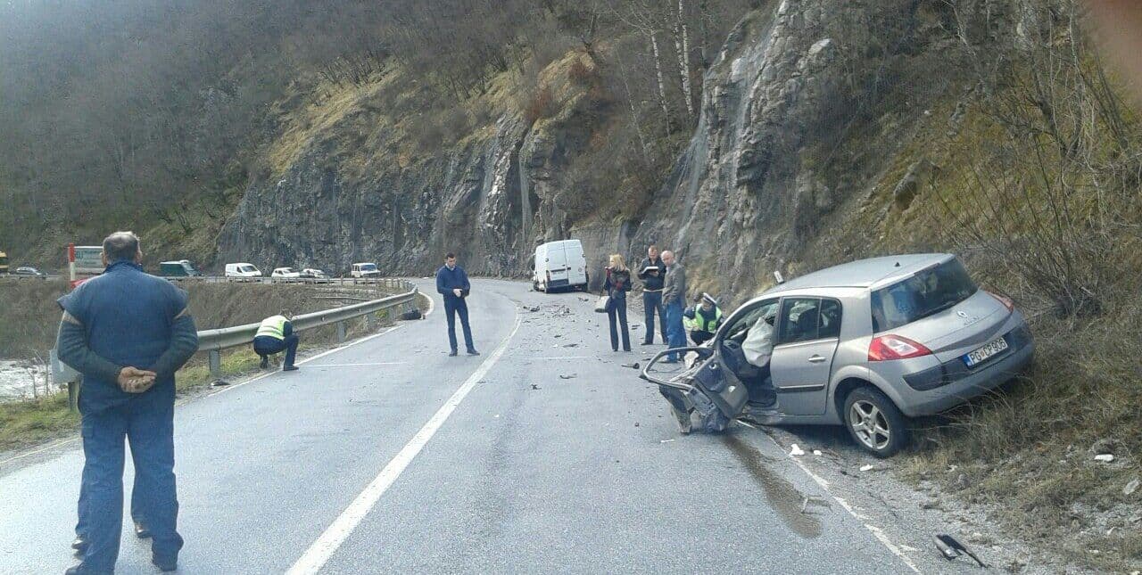 Sudar kombija i automobila kod Mojkovca Sudar kombija i automobila kod Mojkovca