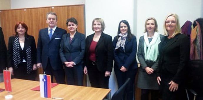 Crna Gora i Slovenija će realizovati 27 zajedničkih naučno-istraživačkih projekata Crna Gora i Slovenija će realizovati 27 zajedničkih naučno-istraživačkih projekata