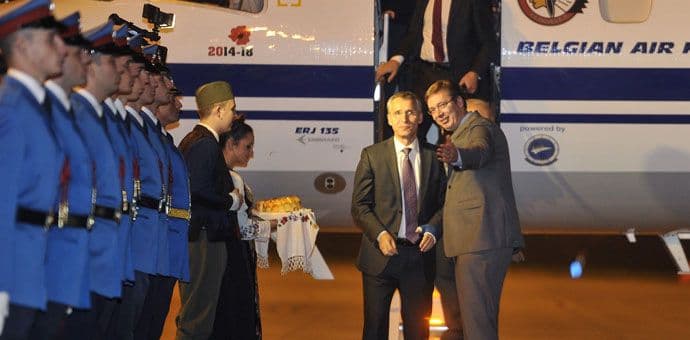 Srbija i NATO: Srce na Istoku, bezbjednost ipak na Zapadu Srbija i NATO: Srce na Istoku, bezbjednost ipak na Zapadu