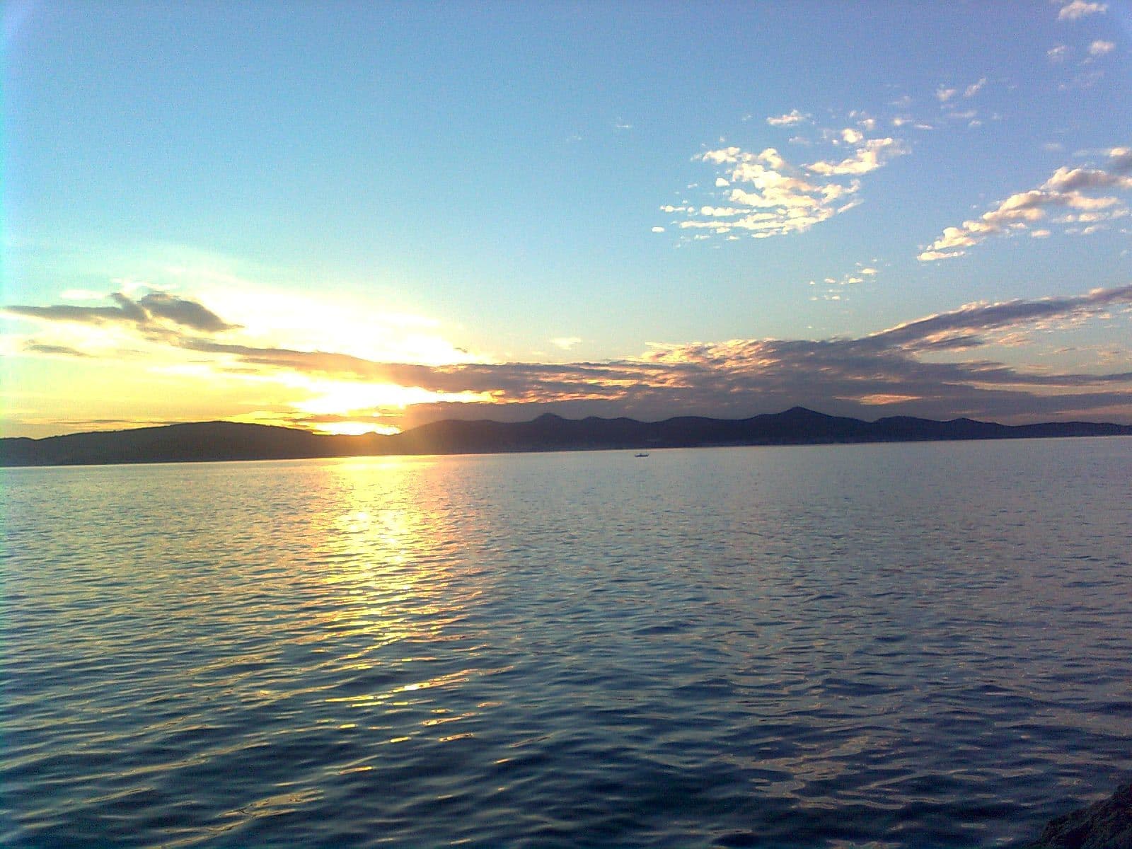 Stručnjaci: Jadransko more na otvorenom pokriveno uljnim mrljama Stručnjaci: Jadransko more na otvorenom pokriveno uljnim mrljama