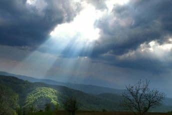 Danas oblačno sa sunčanim intervalima, na sjeveru moguća kiša
