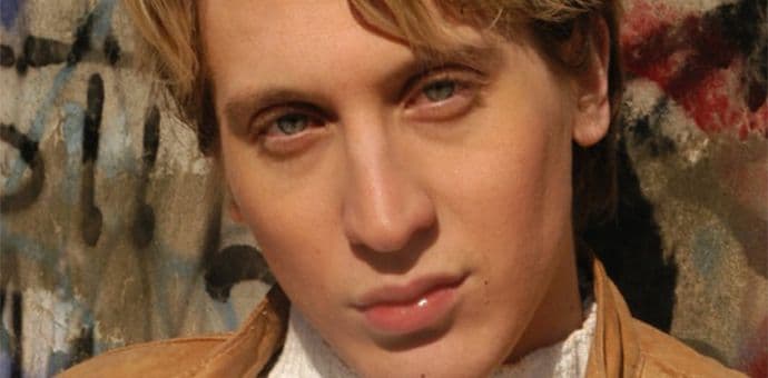 Hrvatskom pjevaču prijeti 12 godina zatvora zbog pedofilije Hrvatskom pjevaču prijeti 12 godina zatvora zbog pedofilije